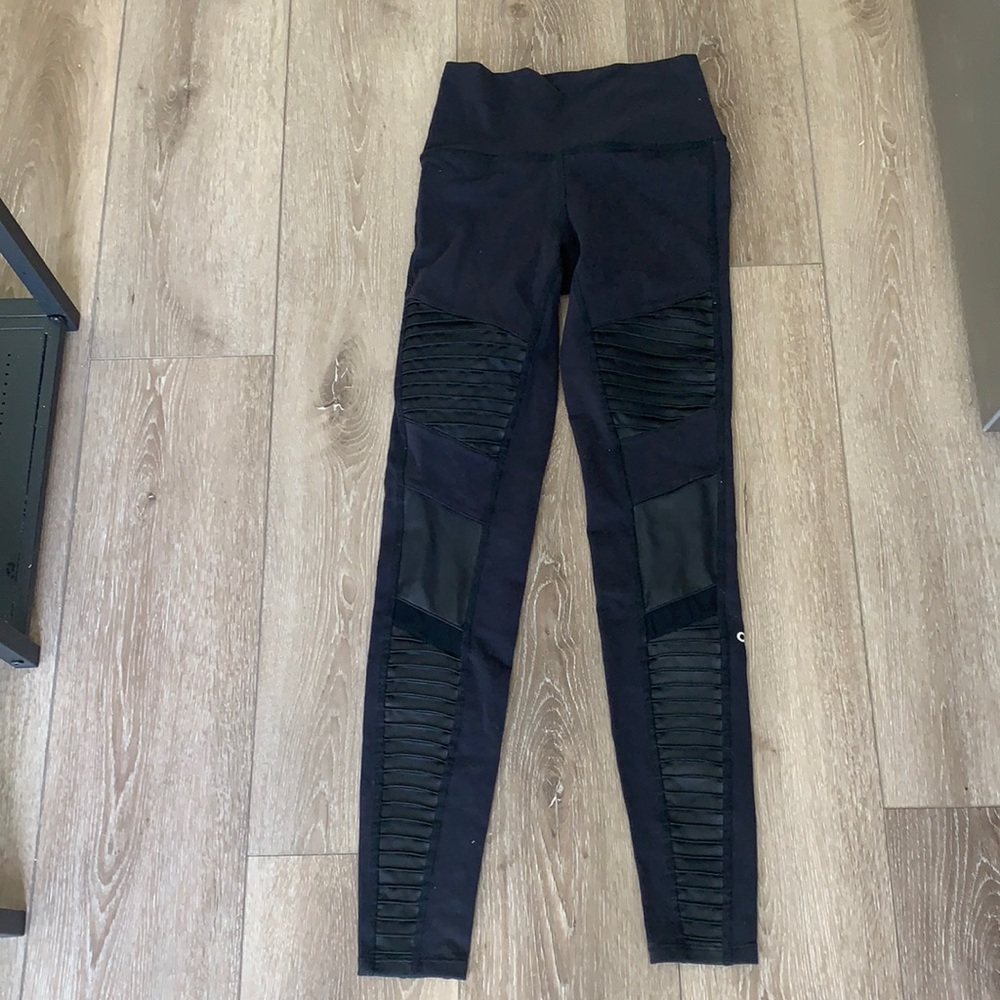 Black Alo Leggings